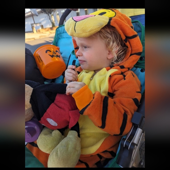 Tigger Onesie - Picture 1 of 2